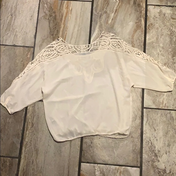 Cream Coloured Forever 21 Blouse Size Medium - Picture 2 of 12